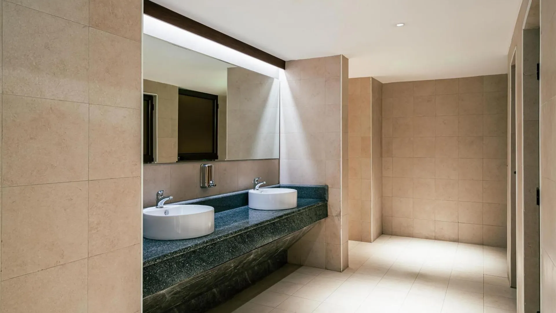 فندق Doubletree By Hilton Addis Ababa Airport