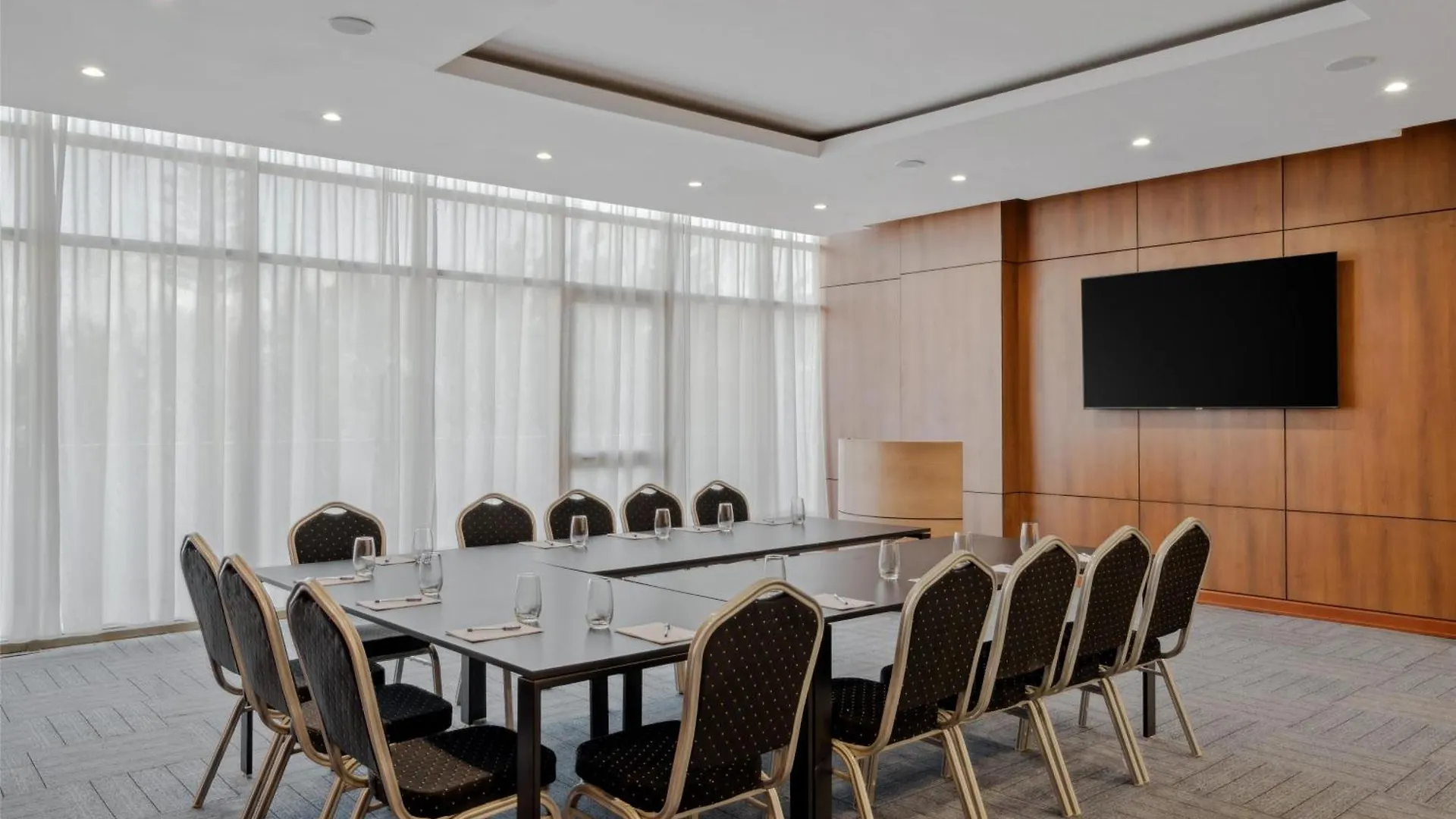 فندق Doubletree By Hilton Addis Ababa Airport