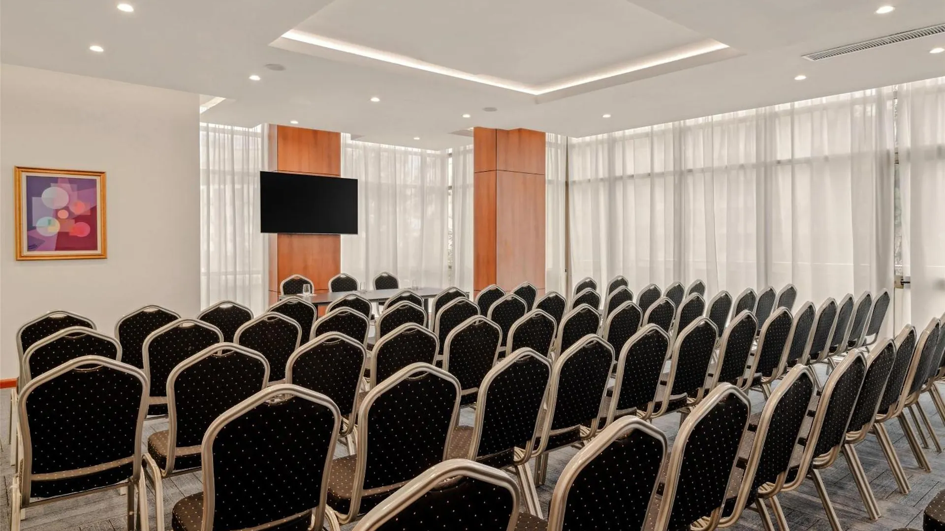 فندق Doubletree By Hilton Addis Ababa Airport 4*,