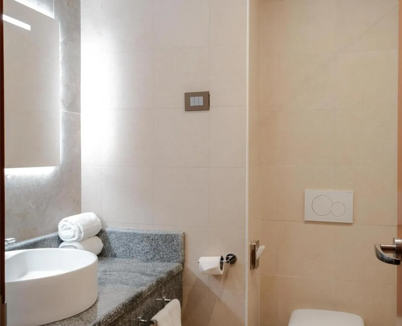 فندق Doubletree By Hilton Addis Ababa Airport